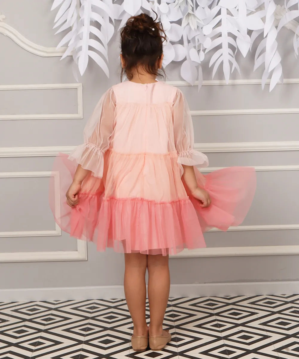 שמלה לילדה בצבע אפרסק, שמלה לשושבינה מטול, שמלה חגיגית לילדה, שמלה טול מסתובבת