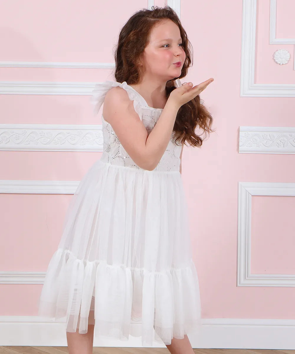 שמלת שושבינה לבנה מטול רומנטית לילדה חגיגית לאירוע