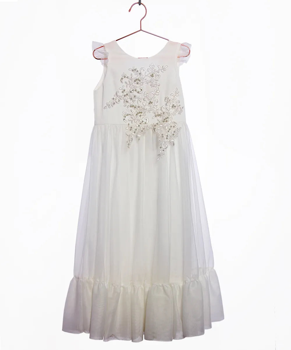שמלת סלין לבנה באורך מקסי, עם עיטורי תחרה ופנינים