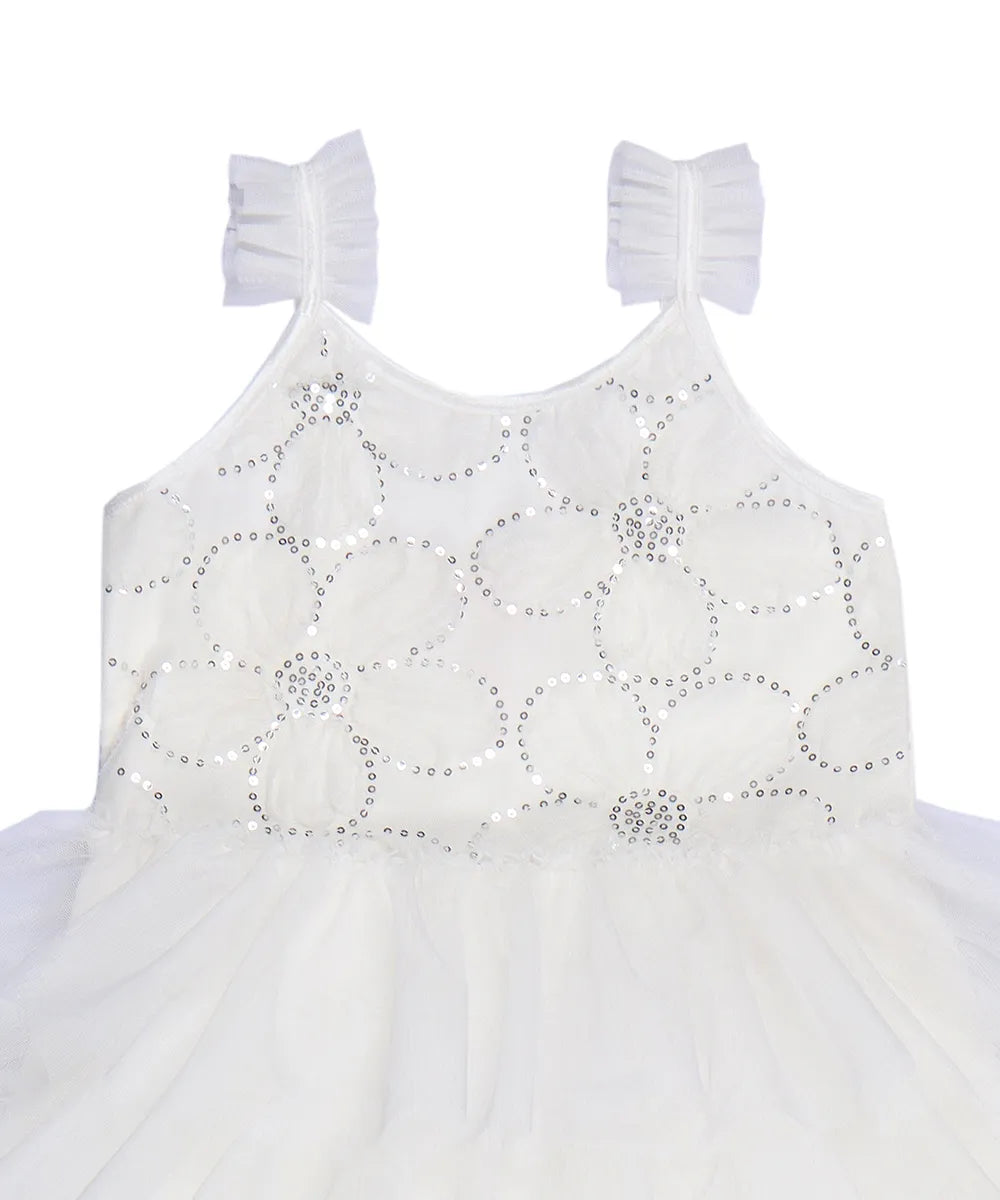 שמלת אגנסה כתפיה חצאית טול קומות בצבע לבן